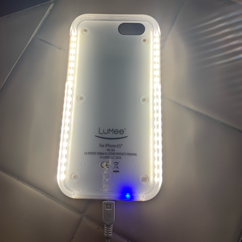 Lumee Lighted iPhone Case 6/6s with charging cord